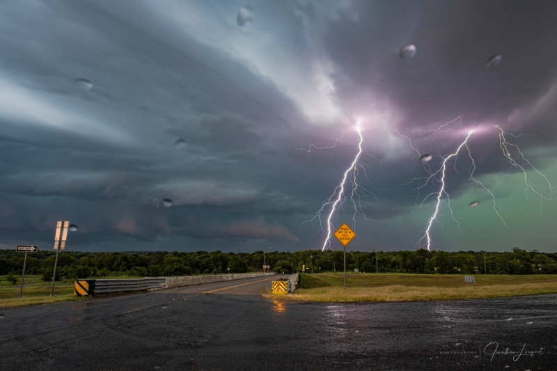 Denison-TX-Supercell-Wall-Cloud-Lightning-2-Bolts-Right-2